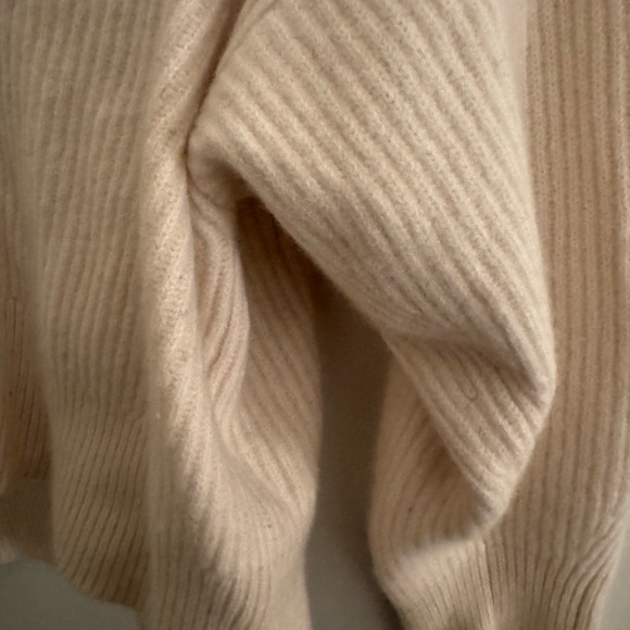 Rag and Bone Cashmere V-Neck Ribbed Cream Sweater - Picture 4 of 6